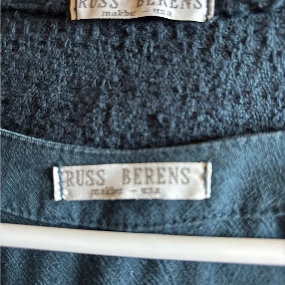 Elegant Dark Green Maxi Dress with Textured Vest - Picture 3 of 3